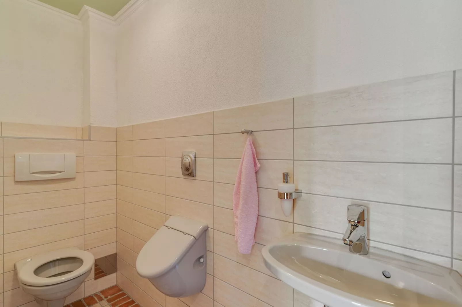 Sophie-Bathroom
