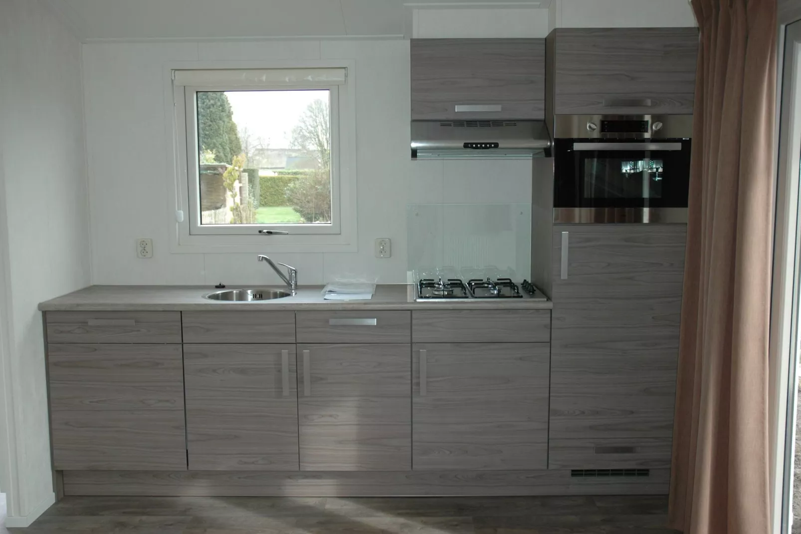 Recreatiepark Duinhoeve 15-Kitchen
