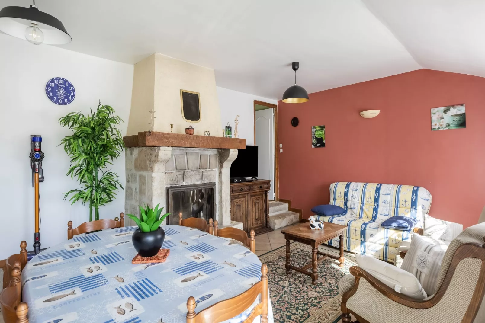 Maison de vacances Montaigu la Brisette-Salle à manger
