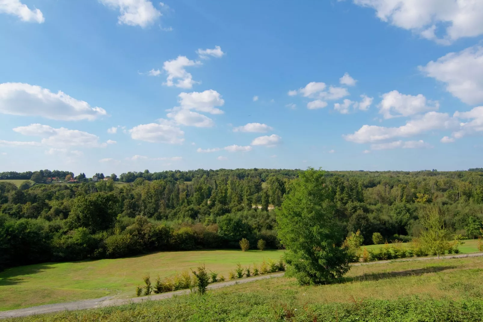La Haute Prèze 34 près de la Dordogne-Aussicht Sommer