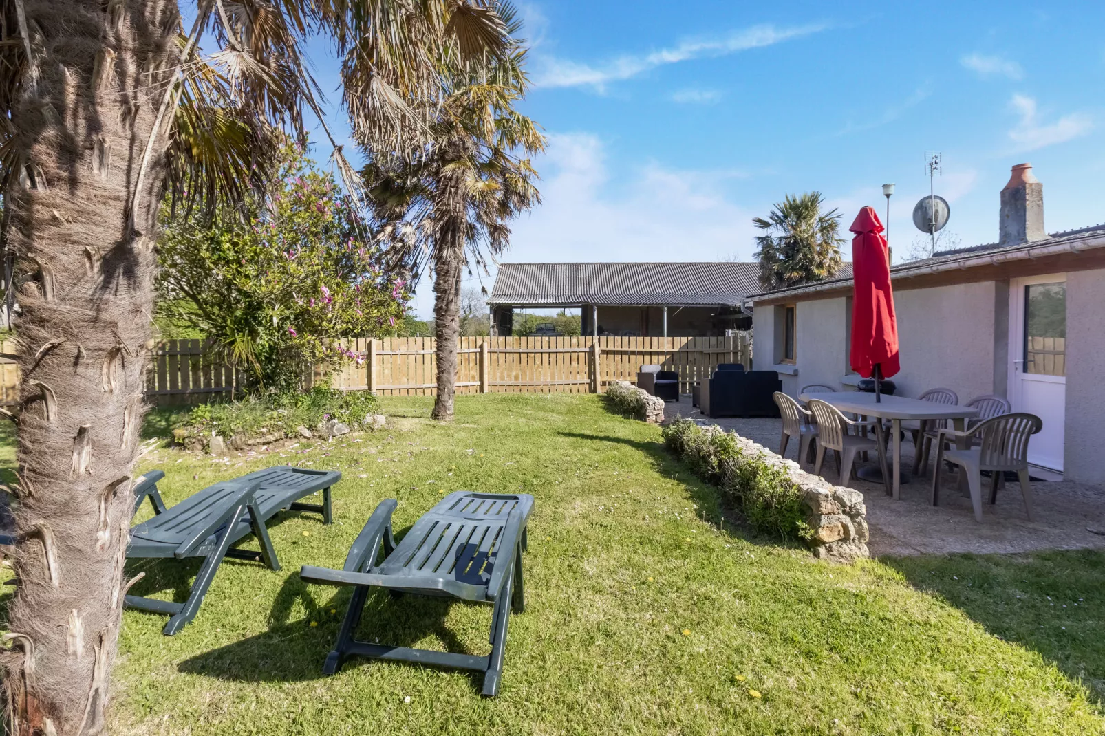 Maison de vacances Montaigu la Brisette-Jardin d'été