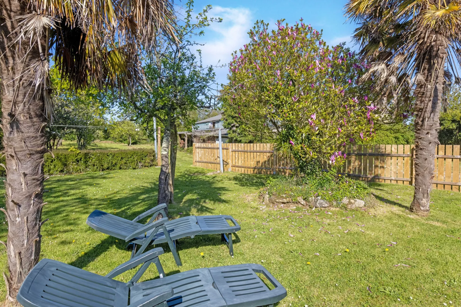 Maison de vacances Montaigu la Brisette-Jardin d'été