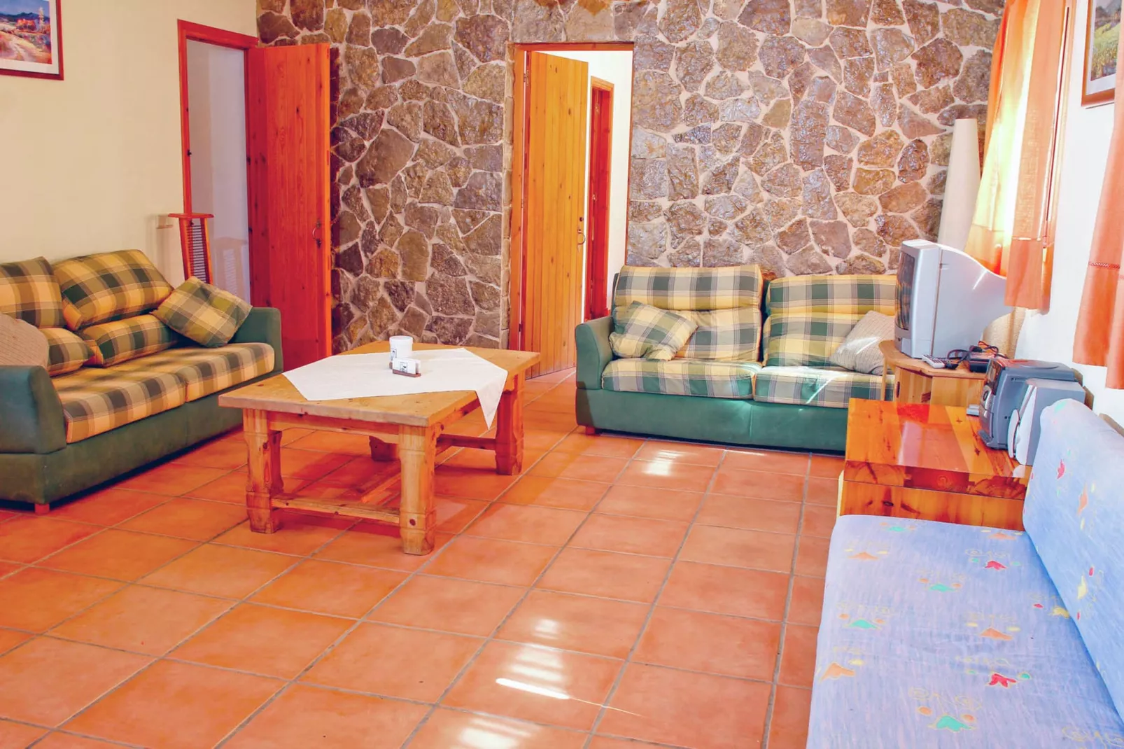 Canyar Enzell-Living room