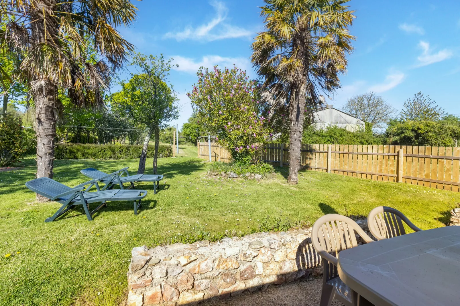 Maison de vacances Montaigu la Brisette-Jardin d'été