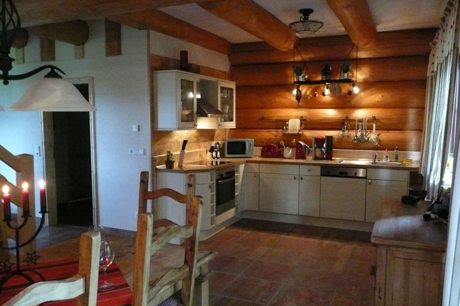 Naturstammhaus-Küche