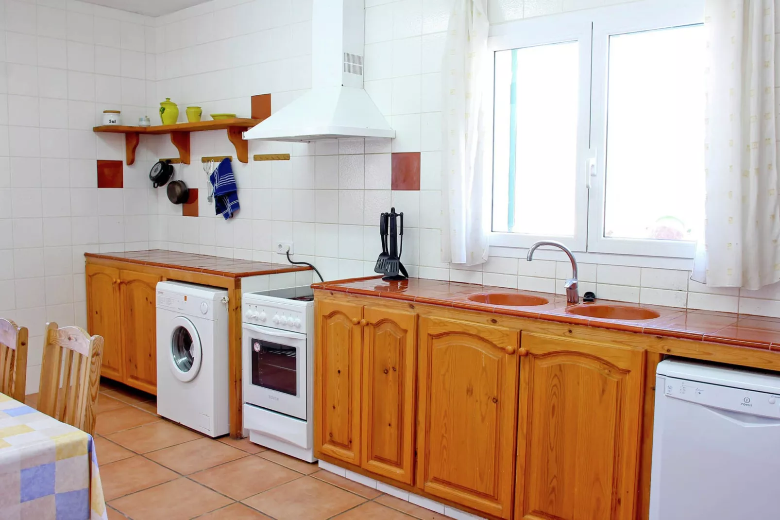 Canyar Enzell-Kitchen