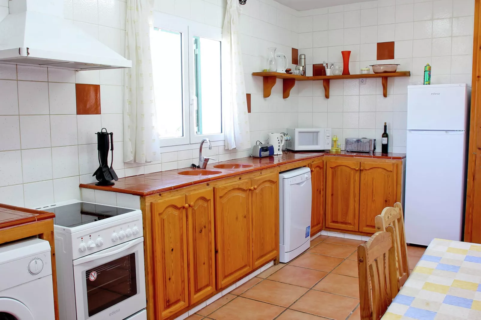 Canyar Enzell-Kitchen