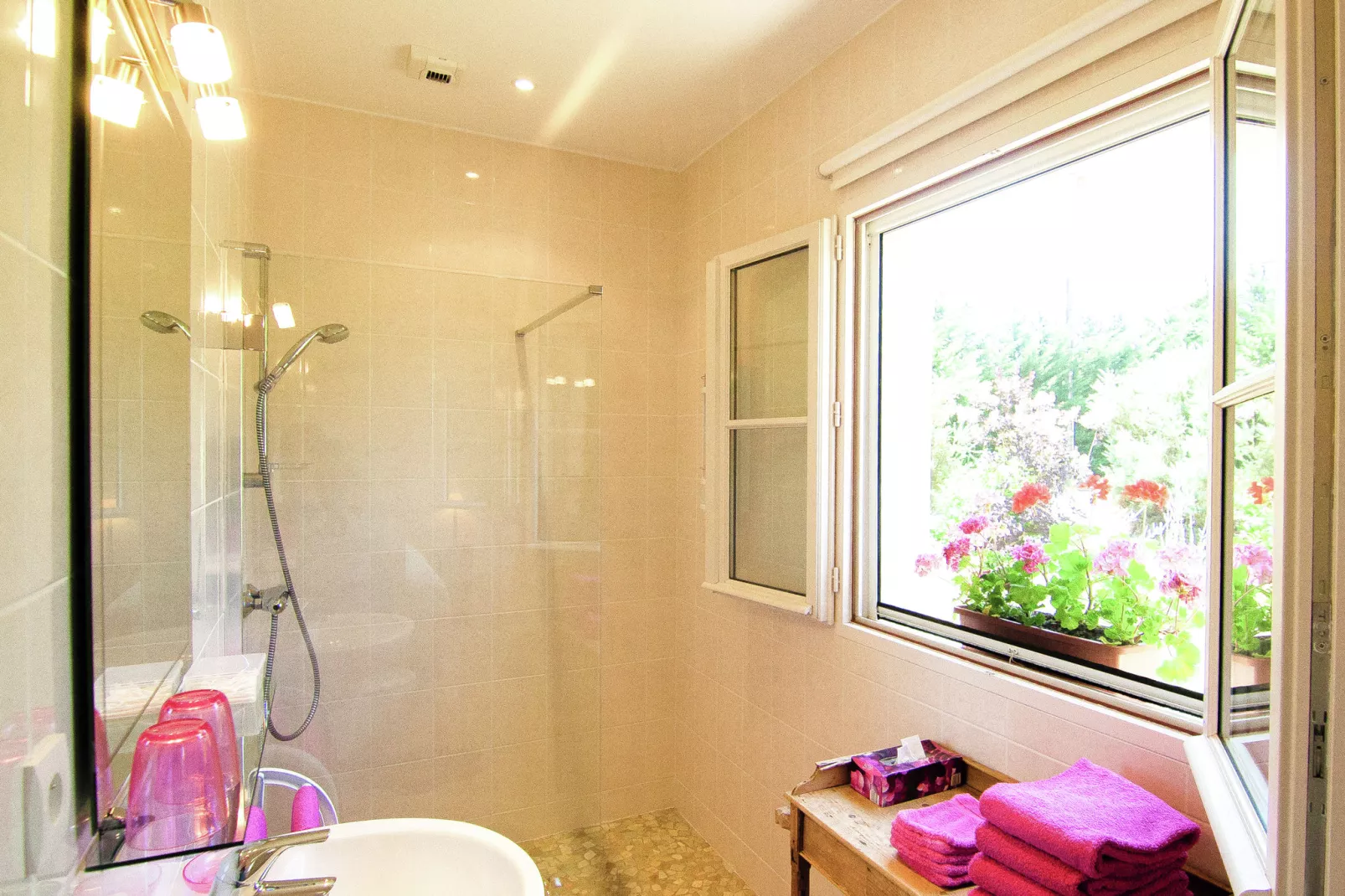 La Haute Prèze 34 près de la Dordogne-Badezimmer