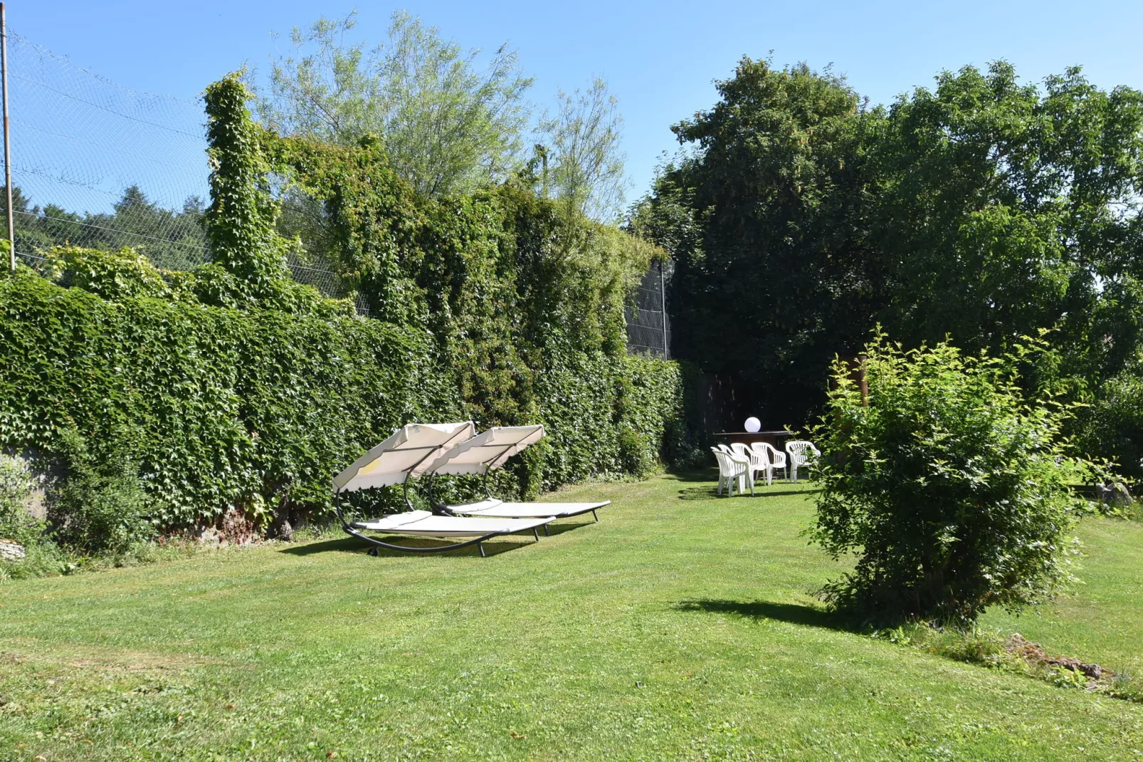 Villa Türmchen-Gardens summer