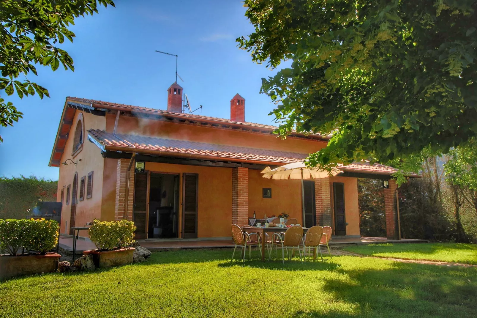 Camillo-Exterior summer