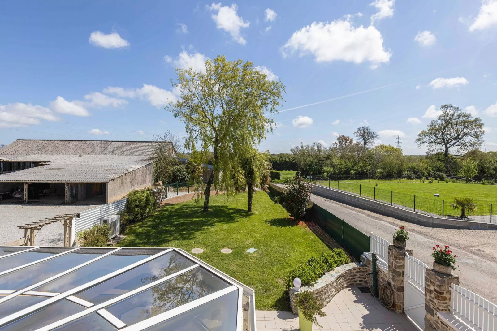 MAISON LEBLOND/MONTAIGU-View summer