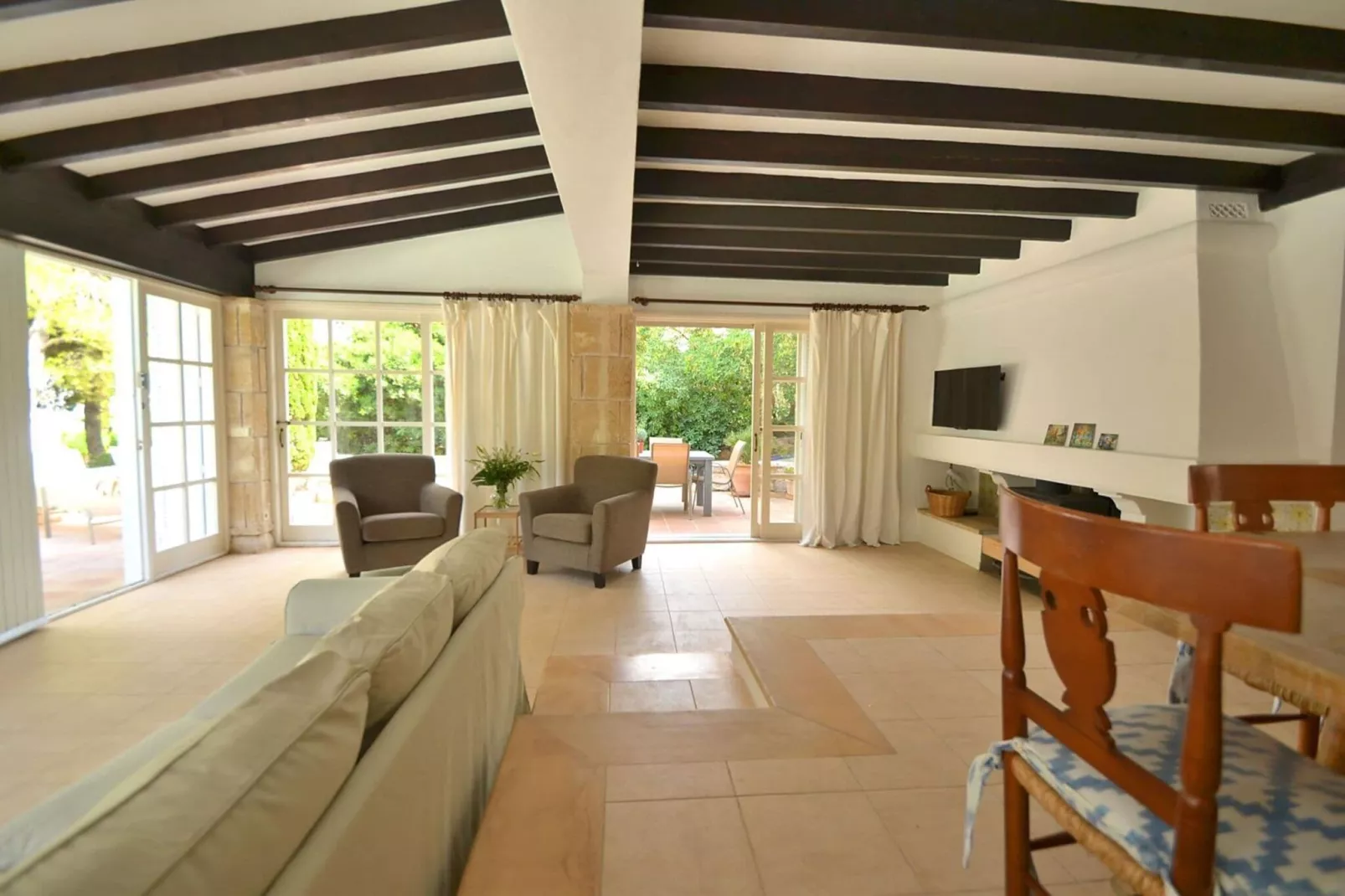 Blu Marine-Living room