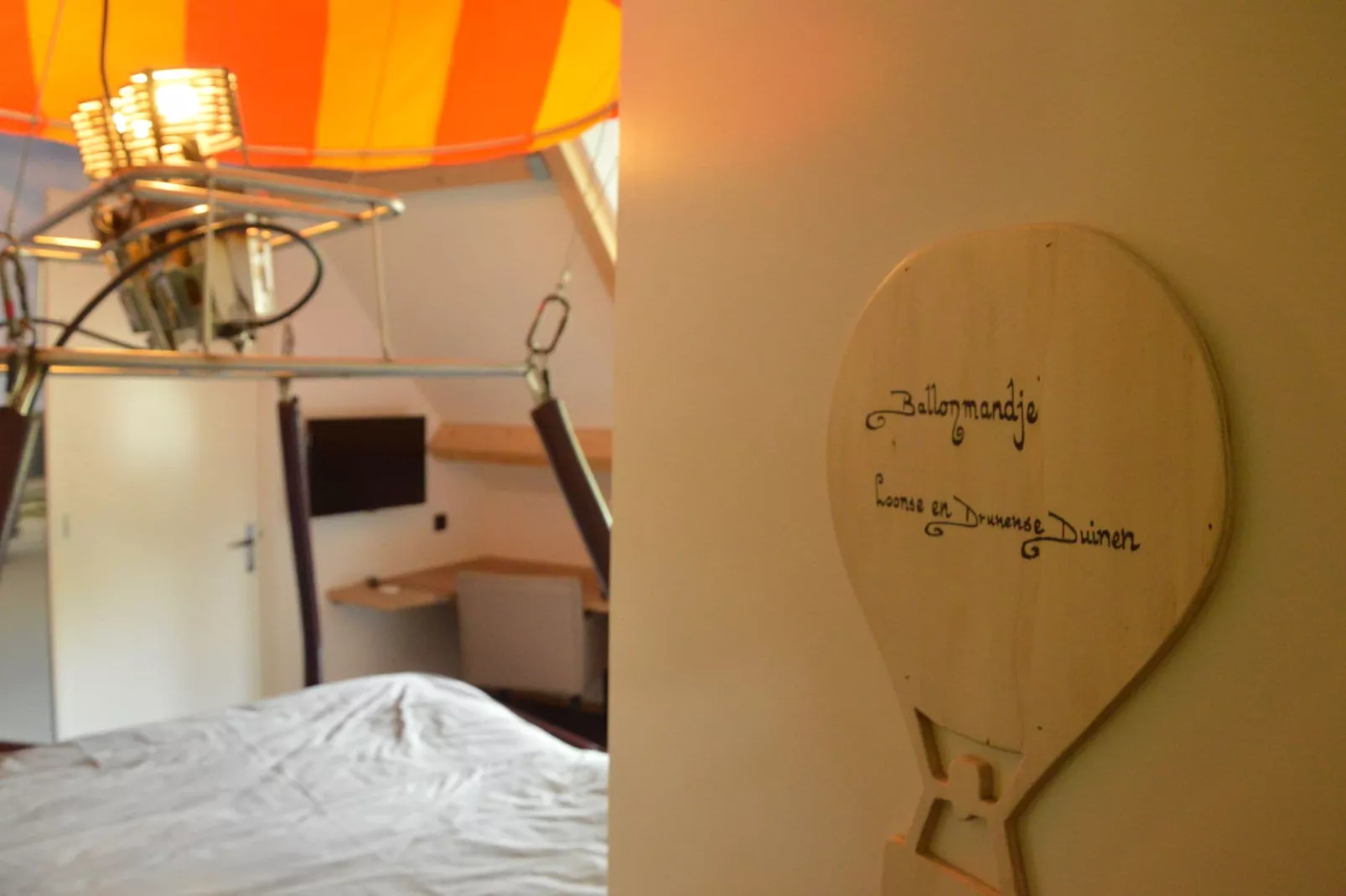 Jules Verne-Bedroom