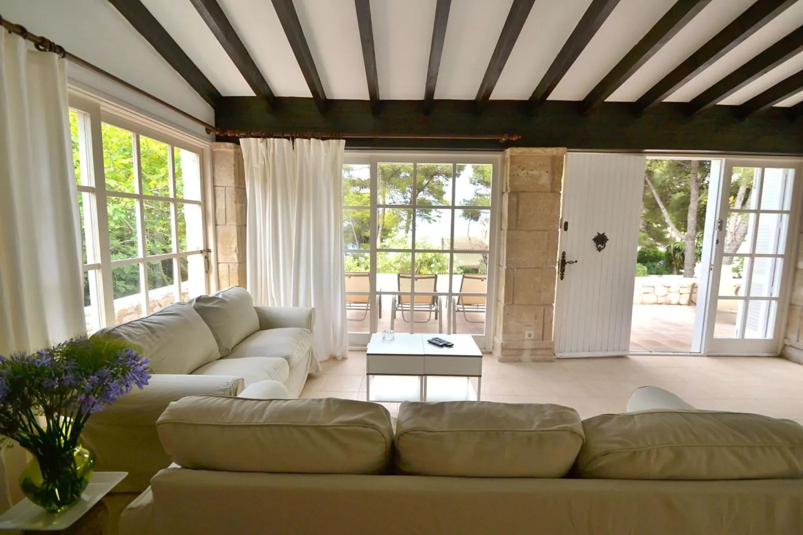 Blu Marine-Living room
