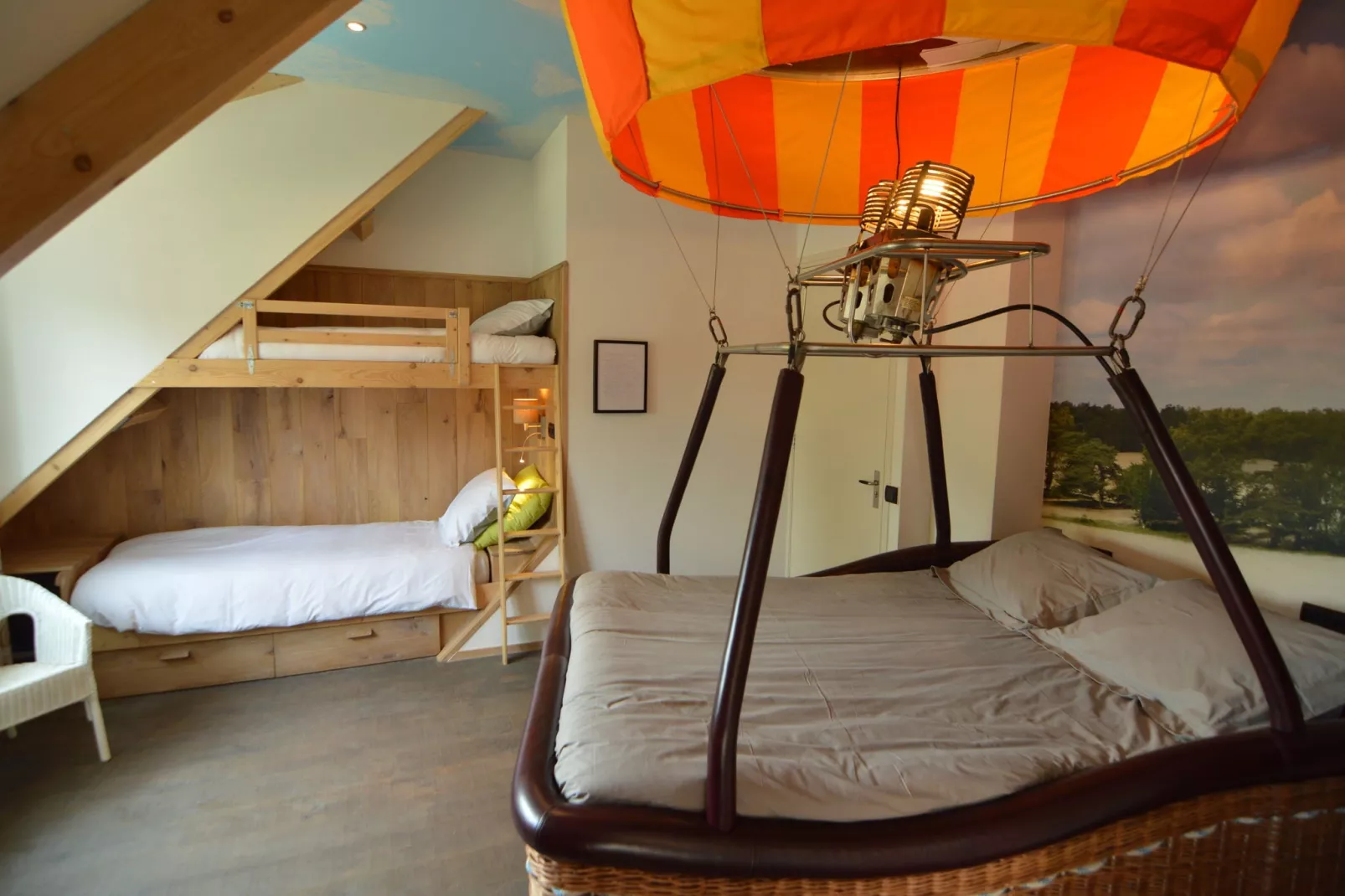 Jules Verne-Bedroom