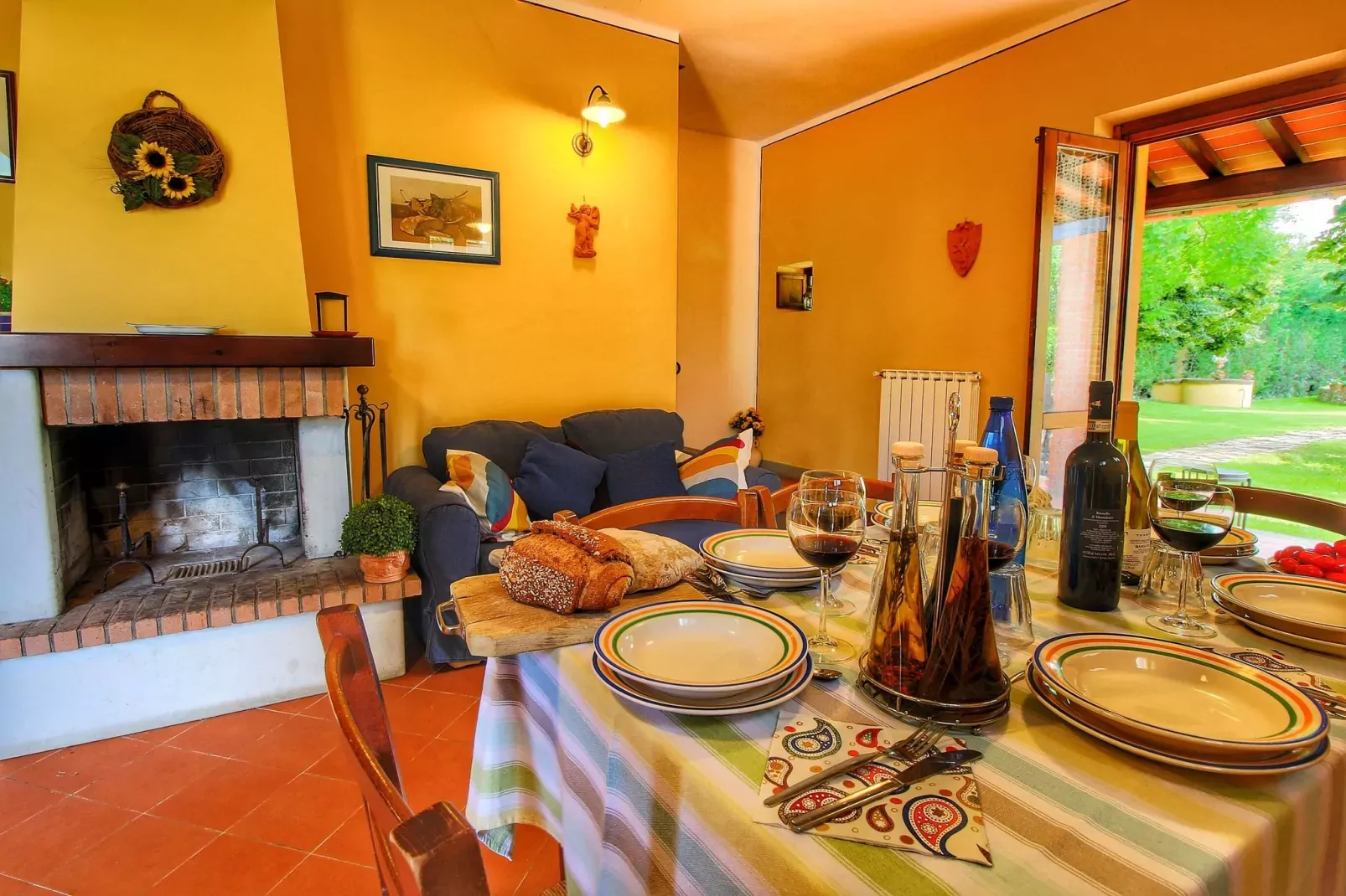 Tosco-Dining room