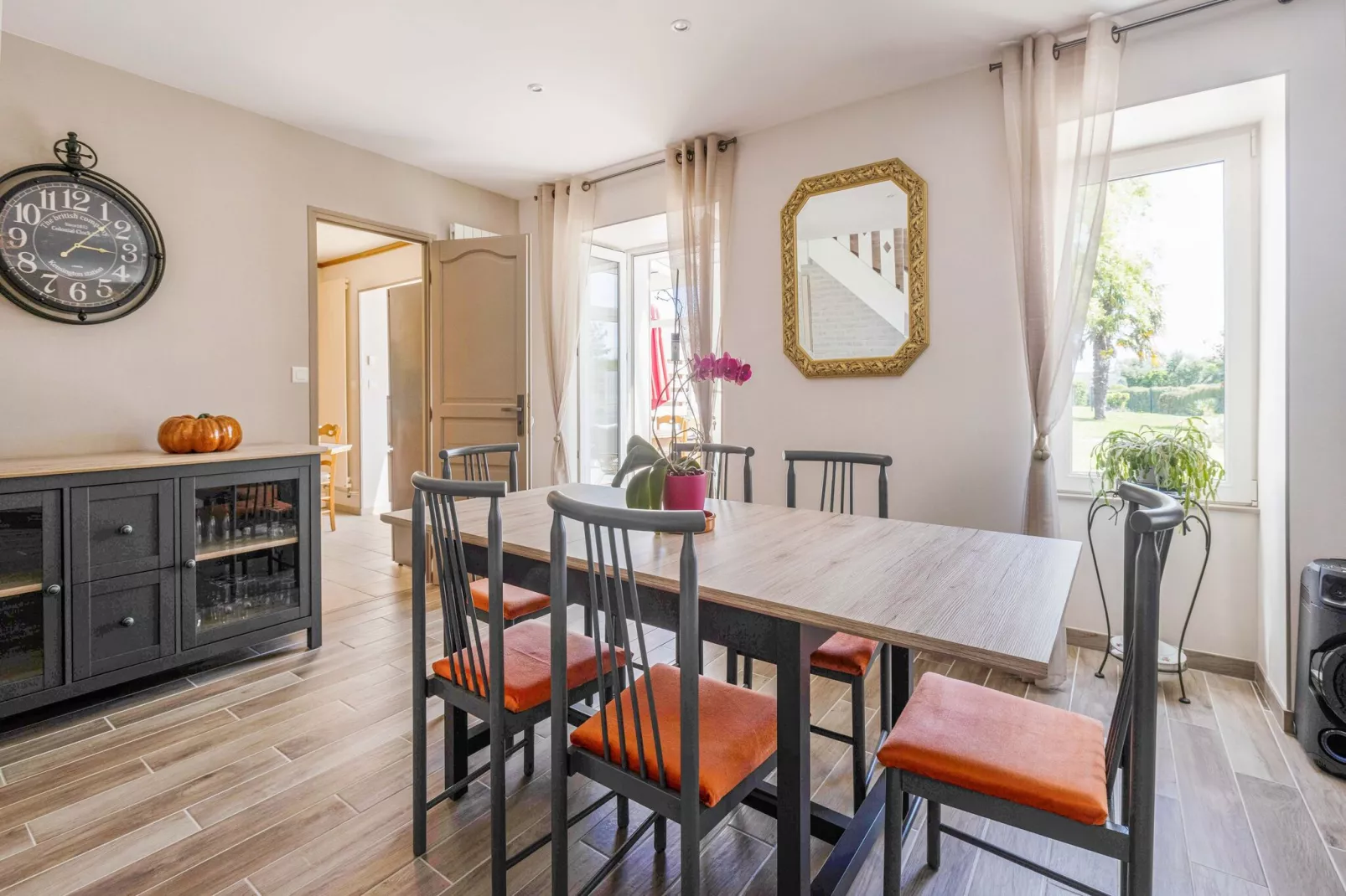 MAISON LEBLOND/MONTAIGU-Dining room