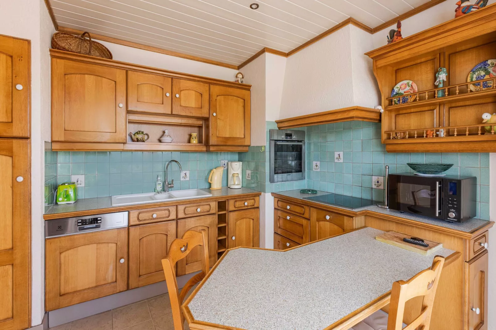 MAISON LEBLOND/MONTAIGU-Kitchen
