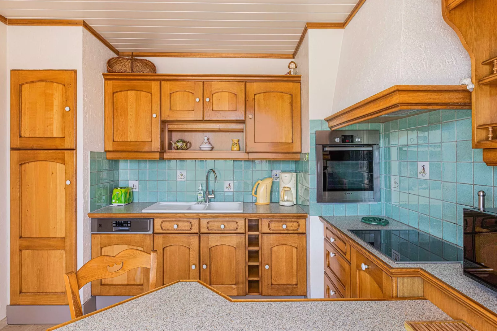 MAISON LEBLOND/MONTAIGU-Kitchen