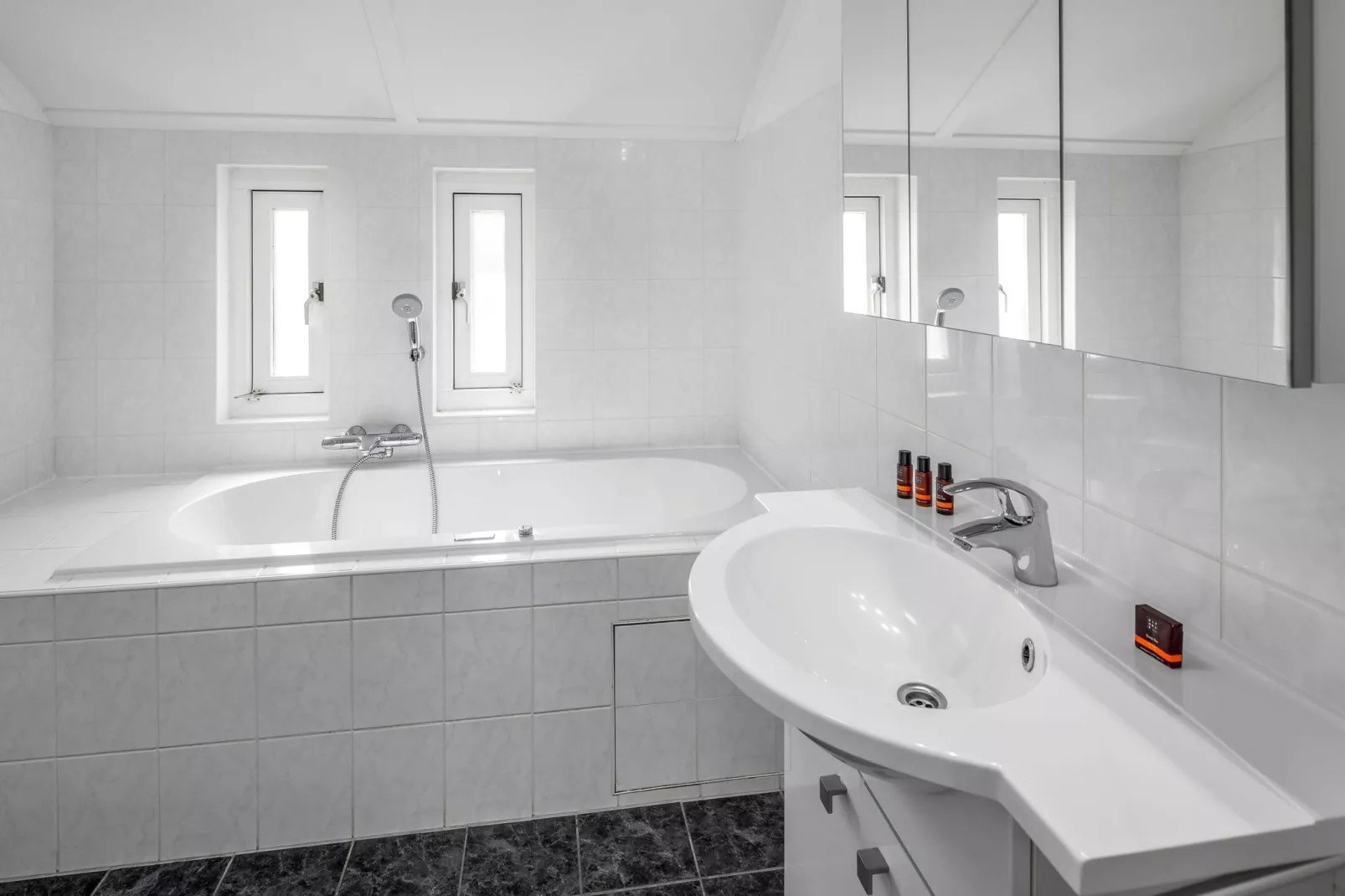 Aquadelta 28-Bathroom