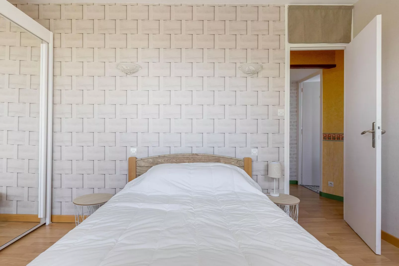 MAISON LEBLOND/MONTAIGU-Bedroom