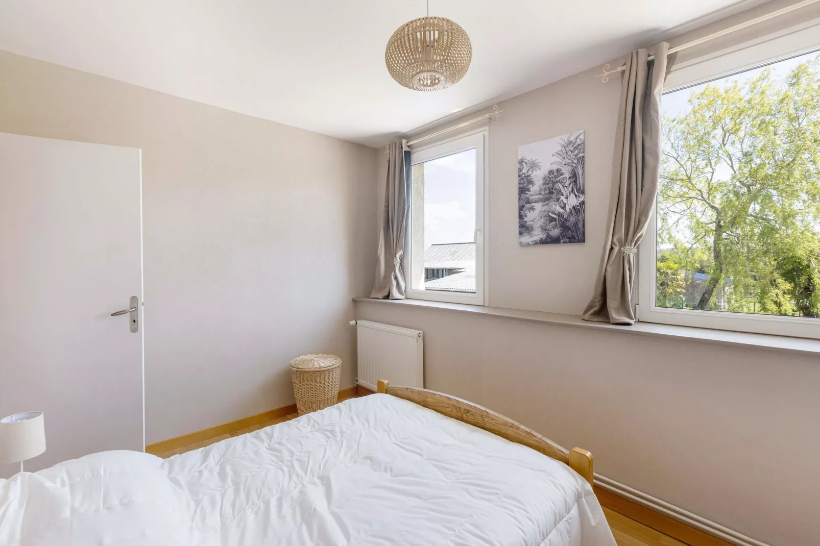 MAISON LEBLOND/MONTAIGU-Bedroom