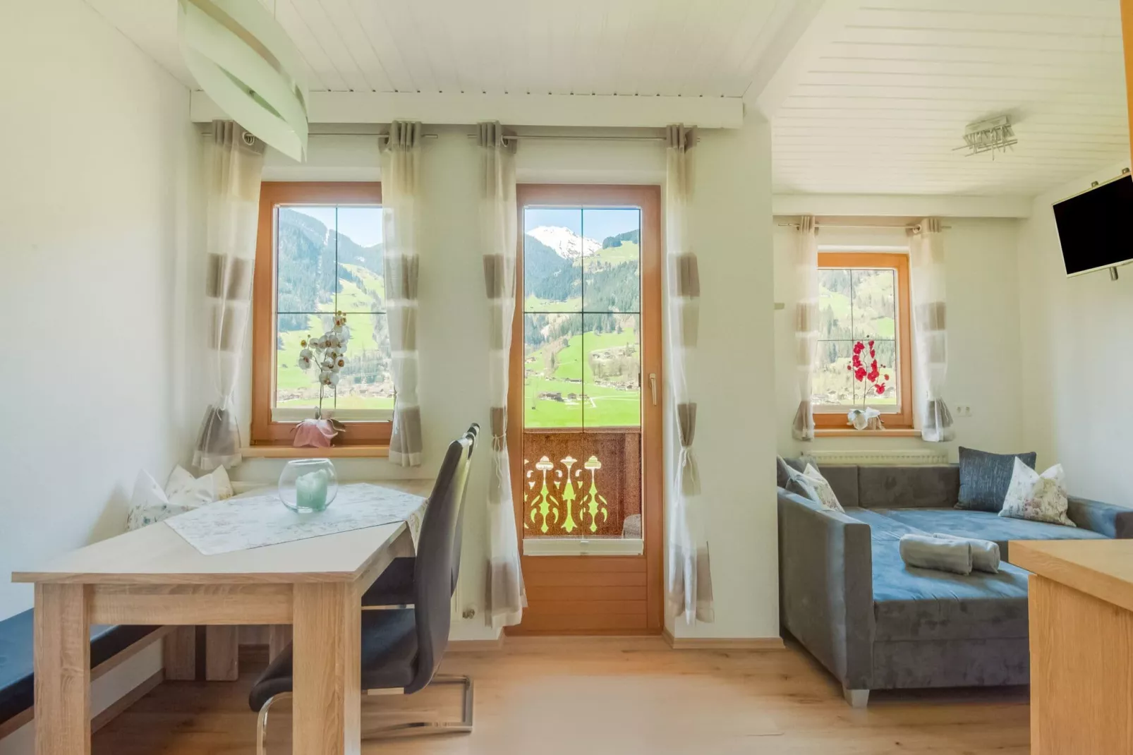 Apartment Zillertalblick-Wohnzimmer