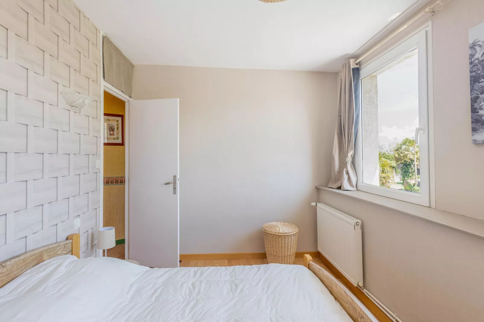 MAISON LEBLOND/MONTAIGU-Bedroom
