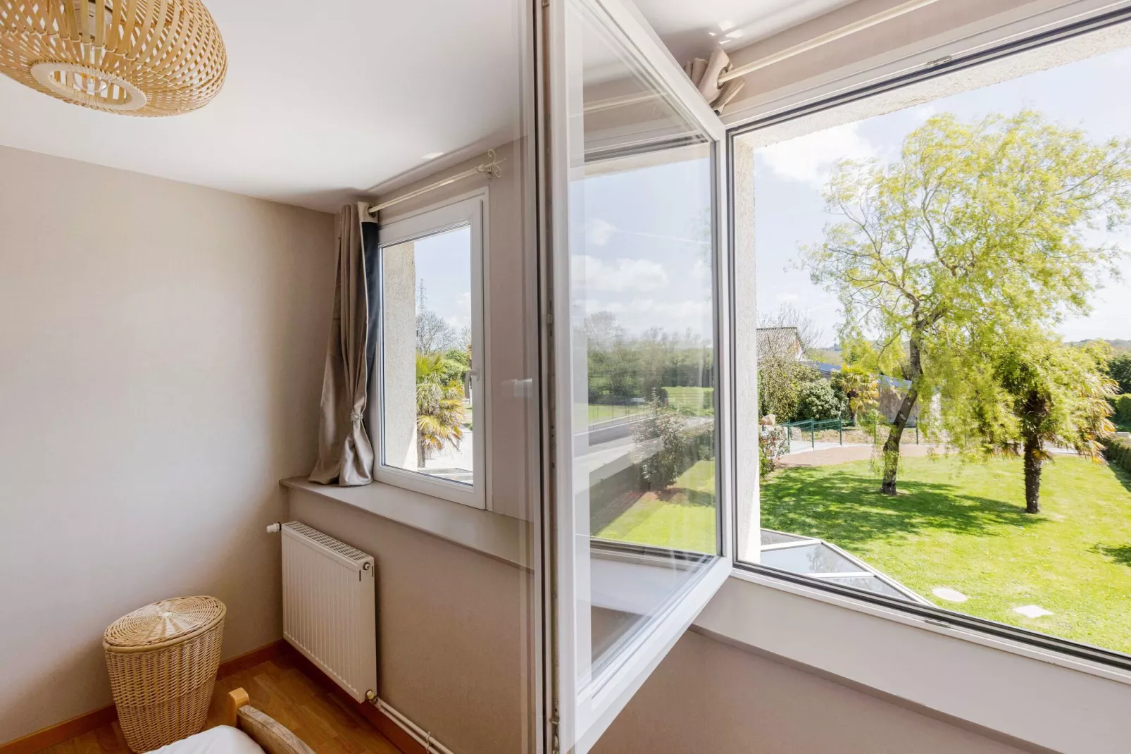 MAISON LEBLOND/MONTAIGU-View summer