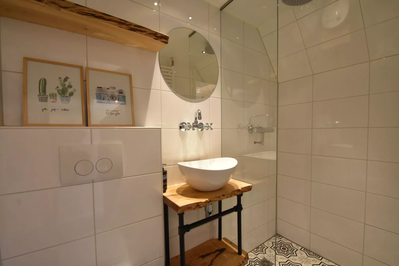 Another Day in Paradise-Bathroom
