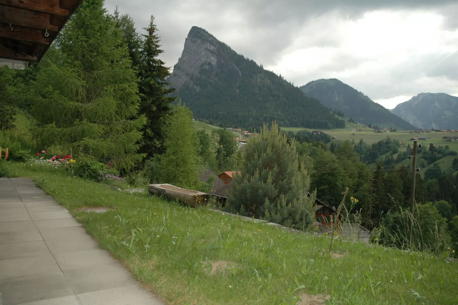 Chalet Chützli-Gardens summer