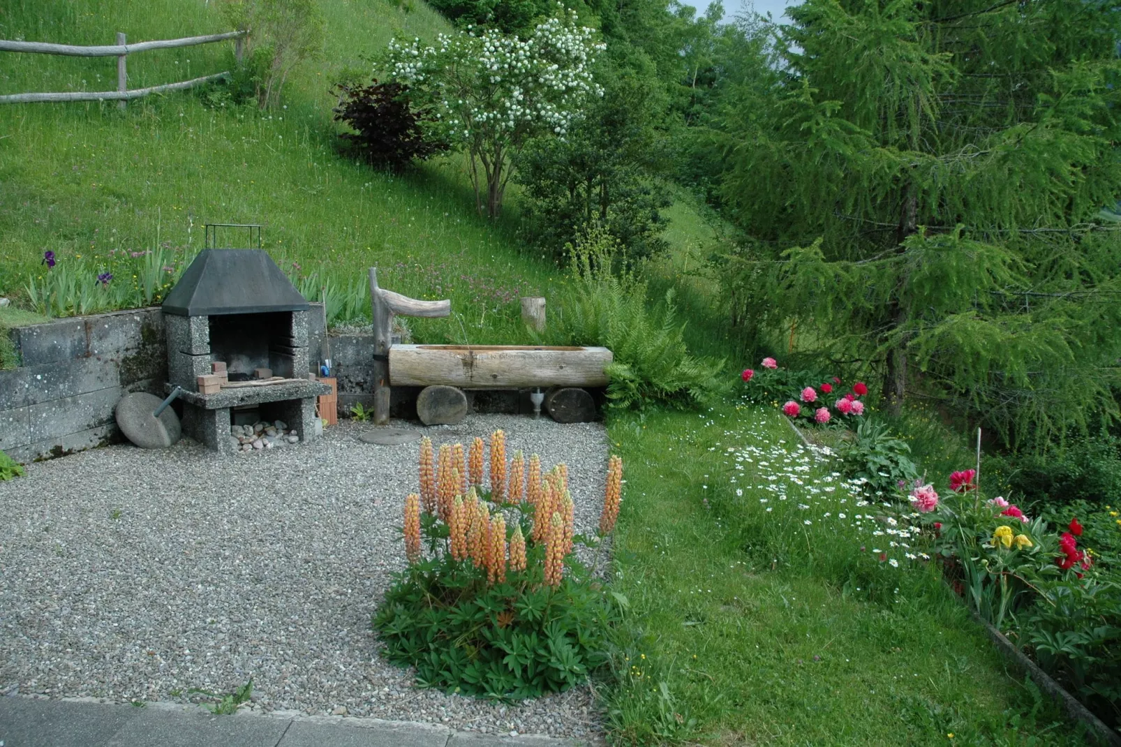Chalet Chützli-Gardens summer
