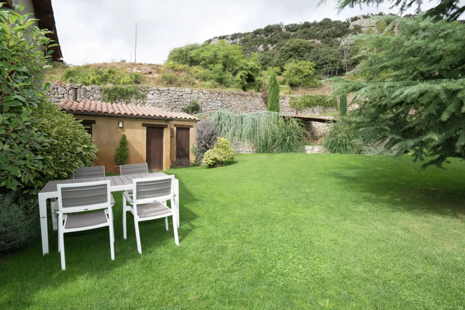 Casa Espunyes-Gardens summer