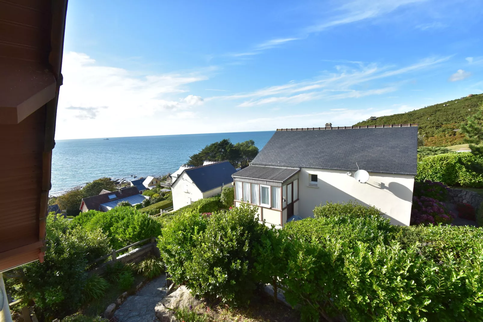 Malerisches Ferienhaus in Fermanville in Meeresnähe-Aussicht Sommer