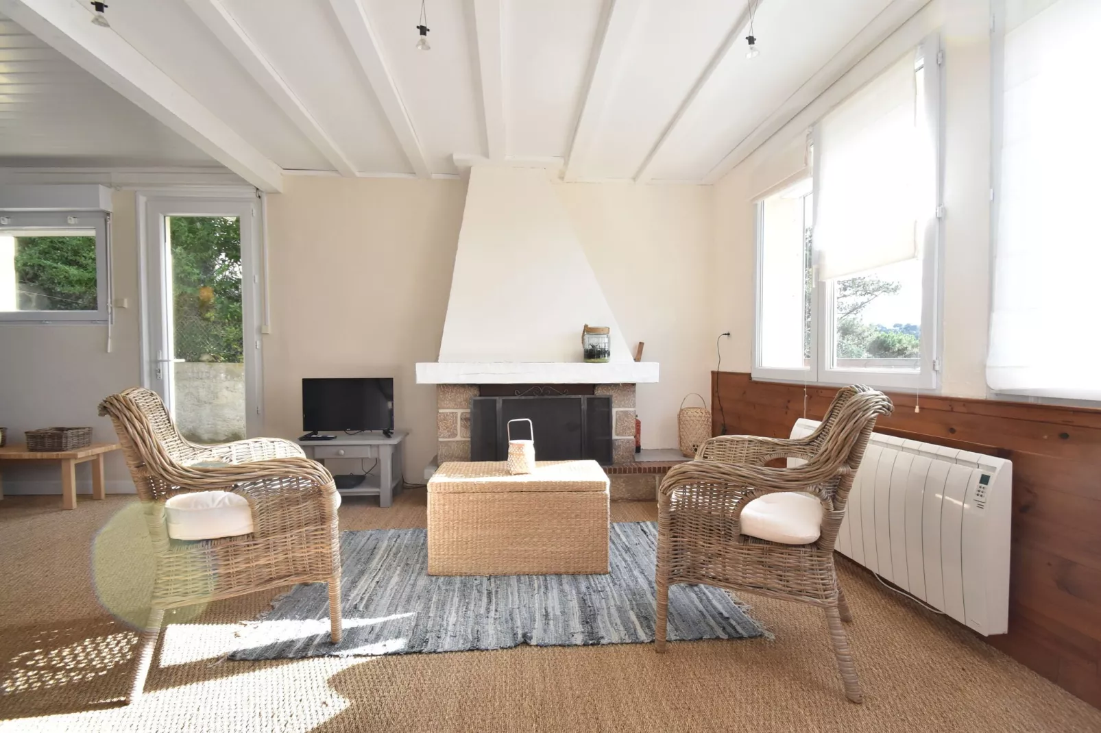 Malerisches Ferienhaus in Fermanville in Meeresnähe-Wohnzimmer