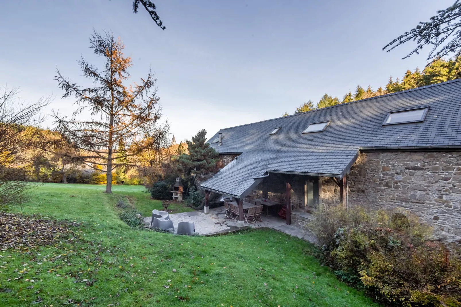 Les Herbes de Maredsous-Exterior winter