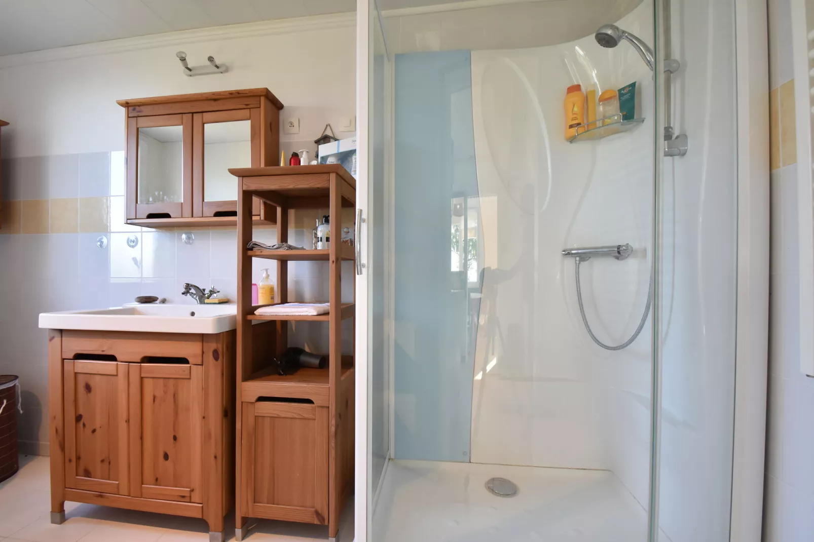Malerisches Ferienhaus in Fermanville in Meeresnähe-Badezimmer