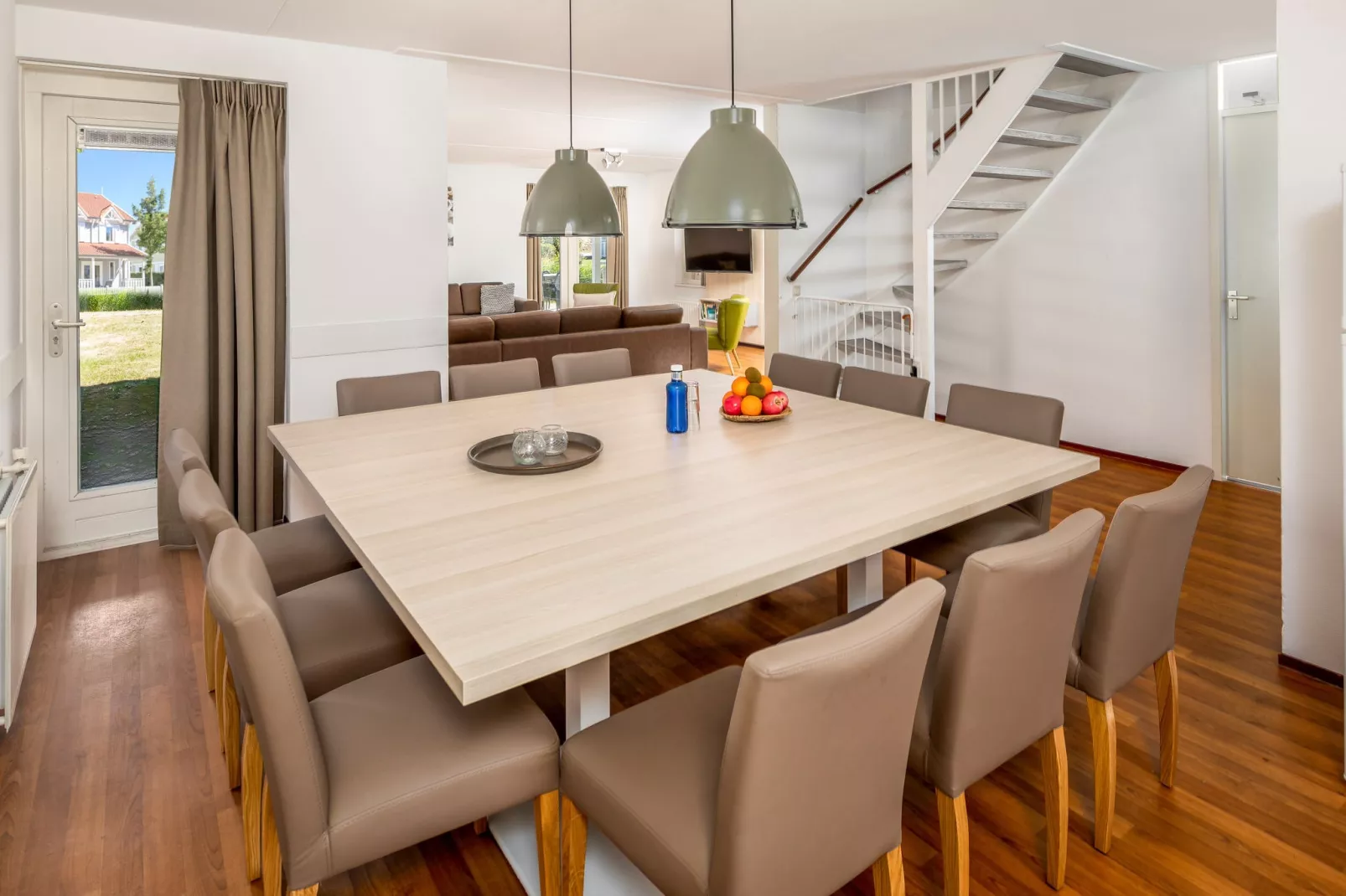 Aquadelta 32-Dining room