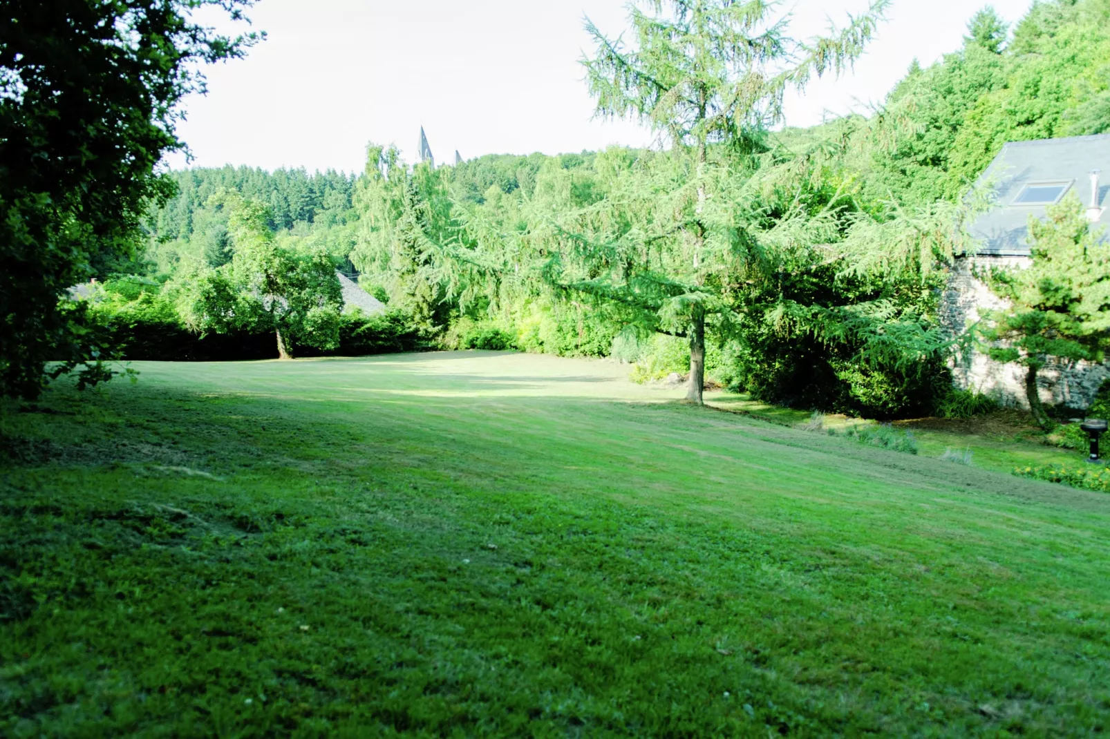 Les Herbes de Maredsous-Areas summer 1km
