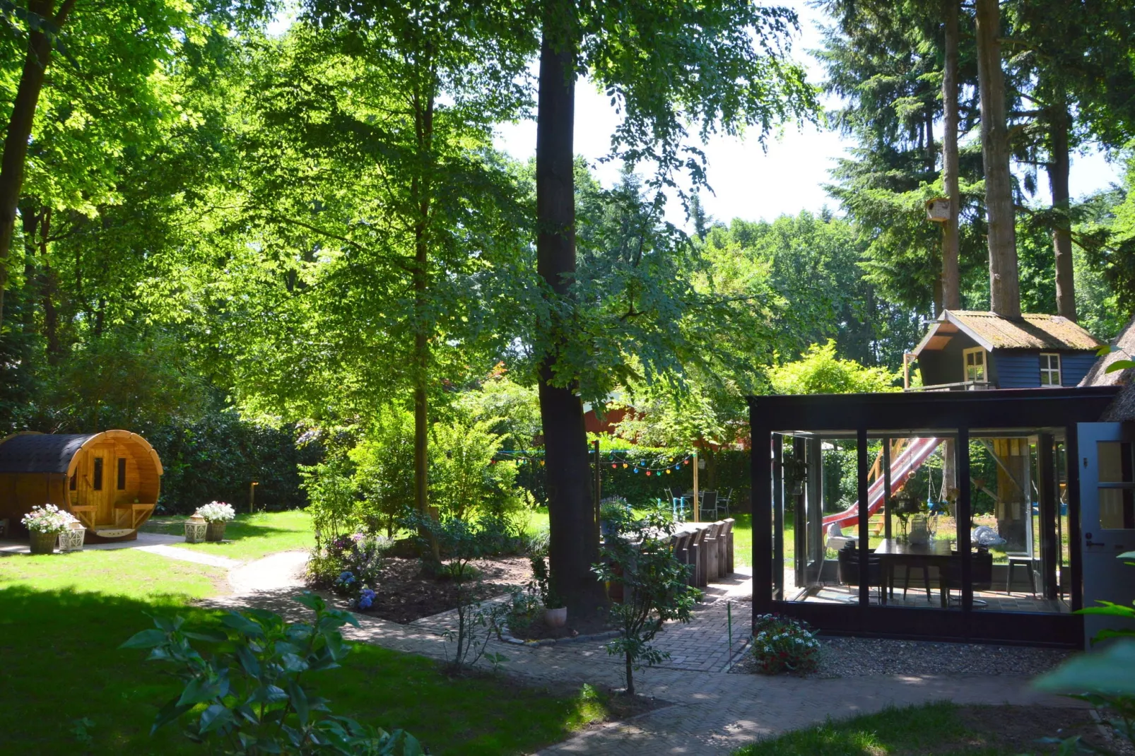 Uilennest-Gardens summer