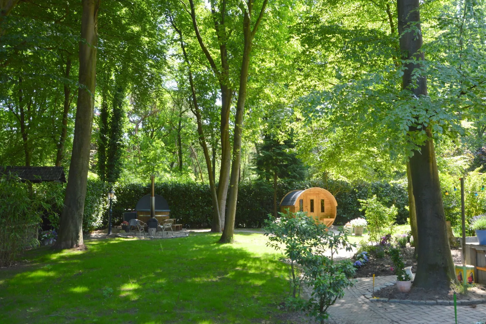 Uilennest-Gardens summer