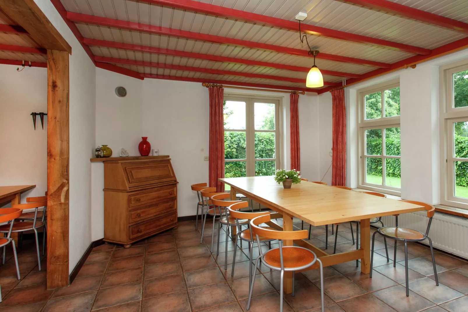 Landhoeve buitenman-Dining room