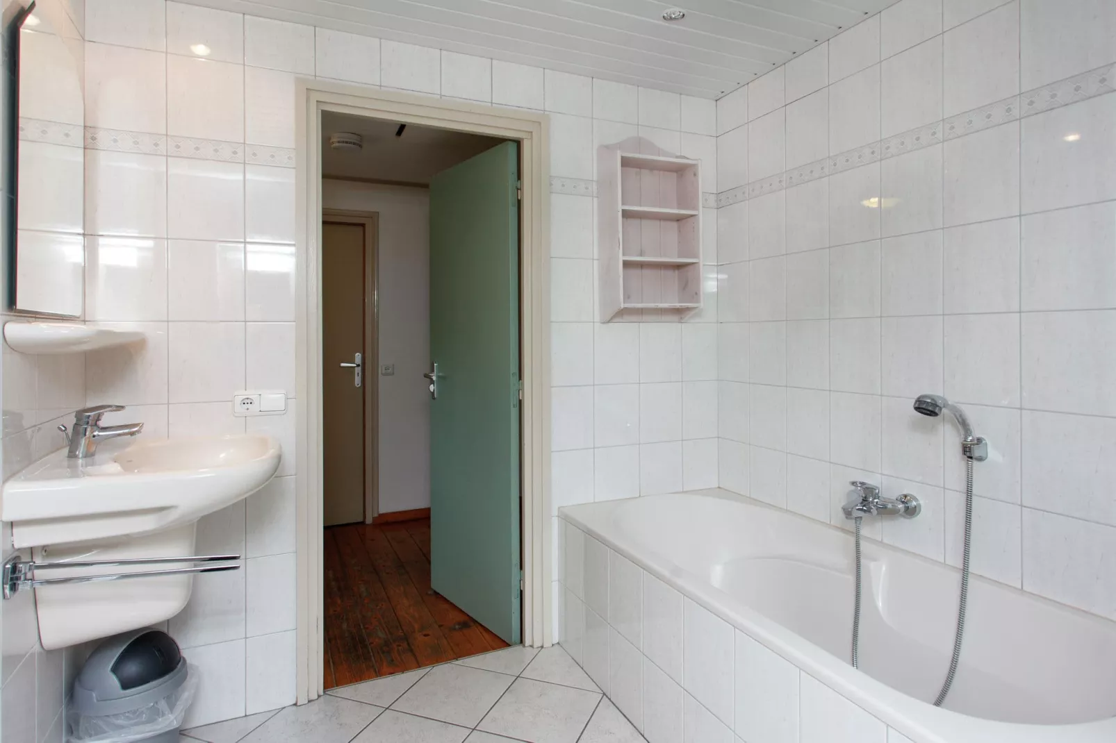 Landhoeve buitenman-Bathroom