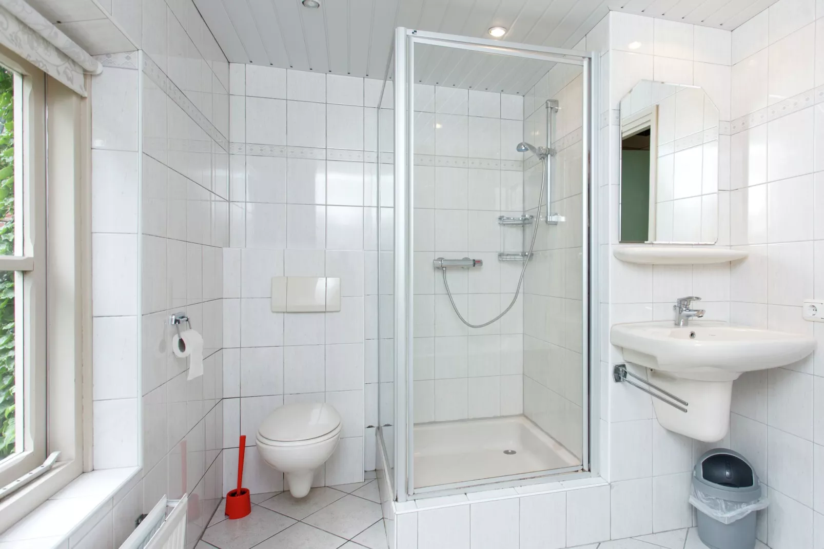 Landhoeve buitenman-Bathroom