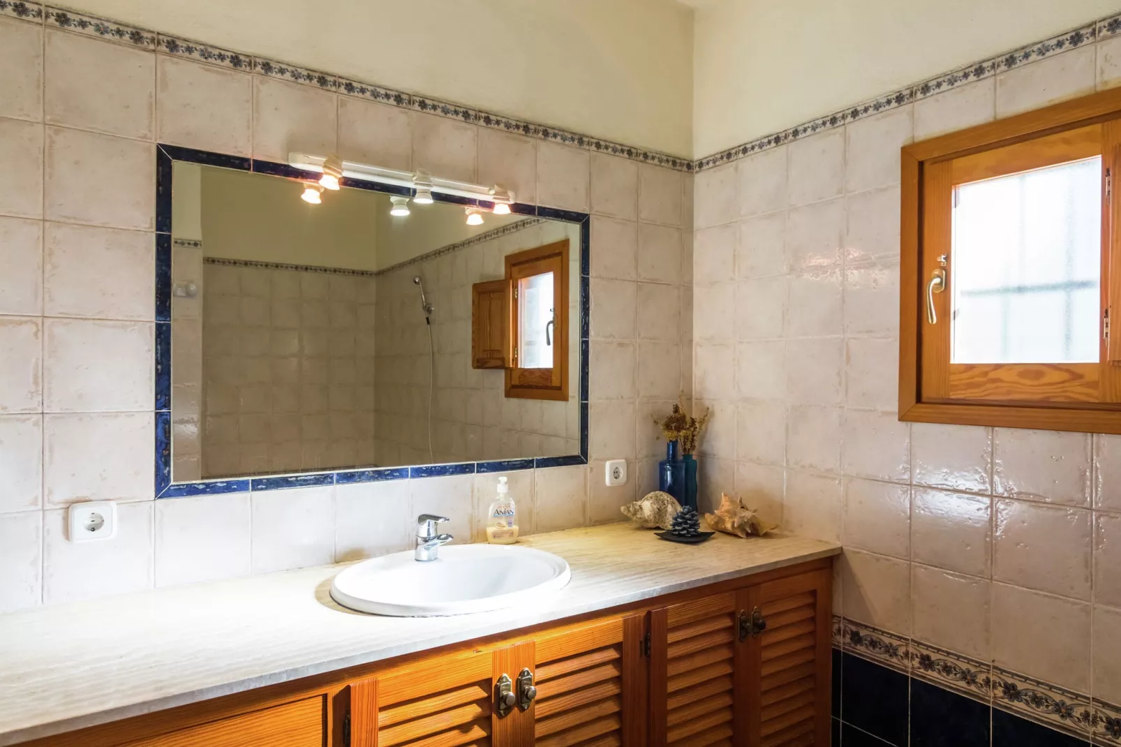 Can Toni-Bathroom