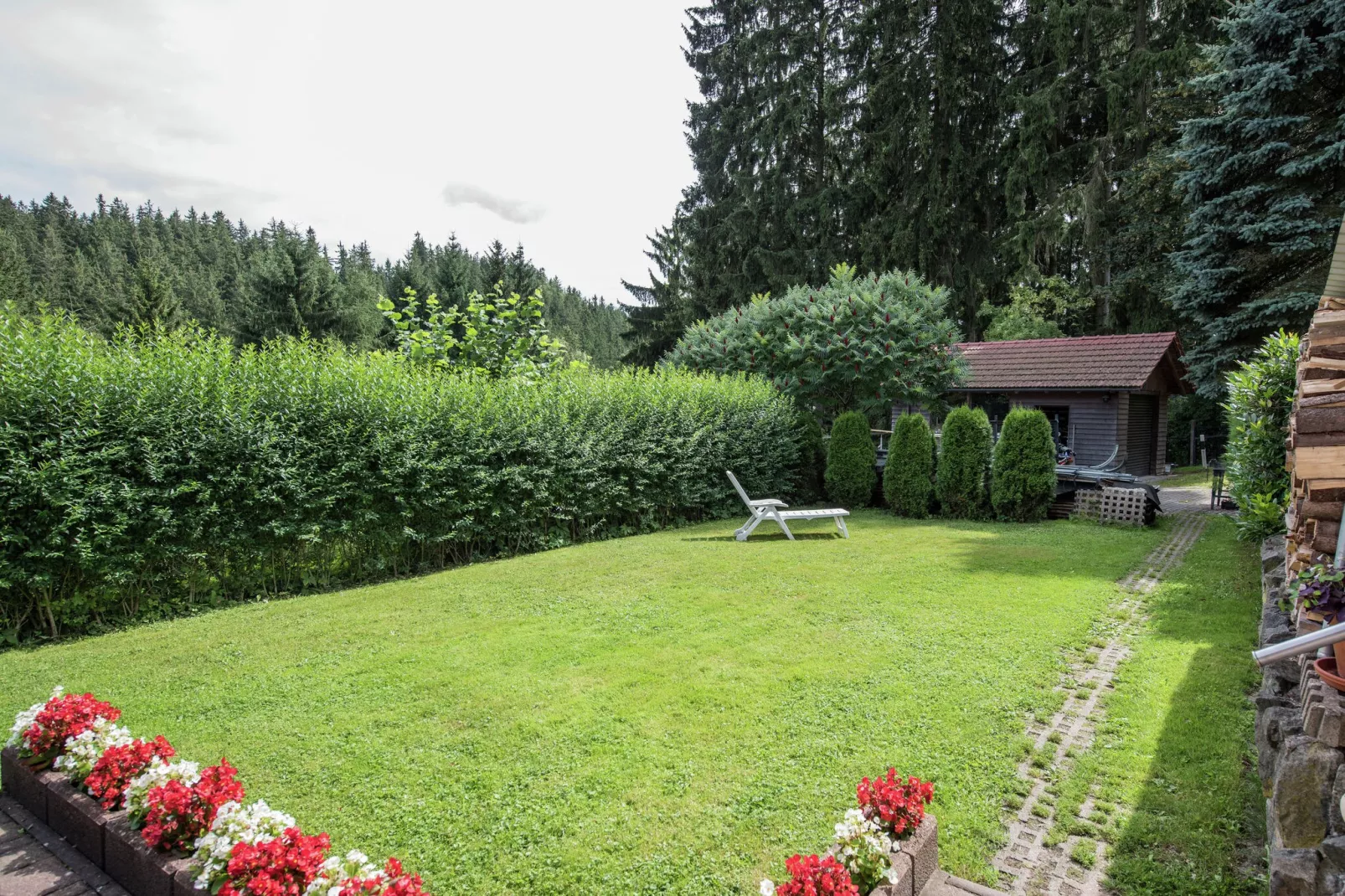 Ferienhaus im Thüringer Wald-Gardens summer