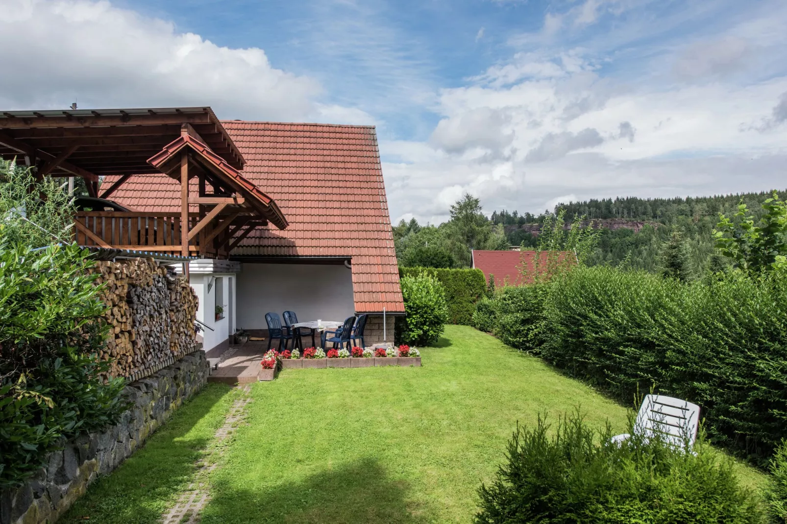 Ferienhaus im Thüringer Wald-Gardens summer