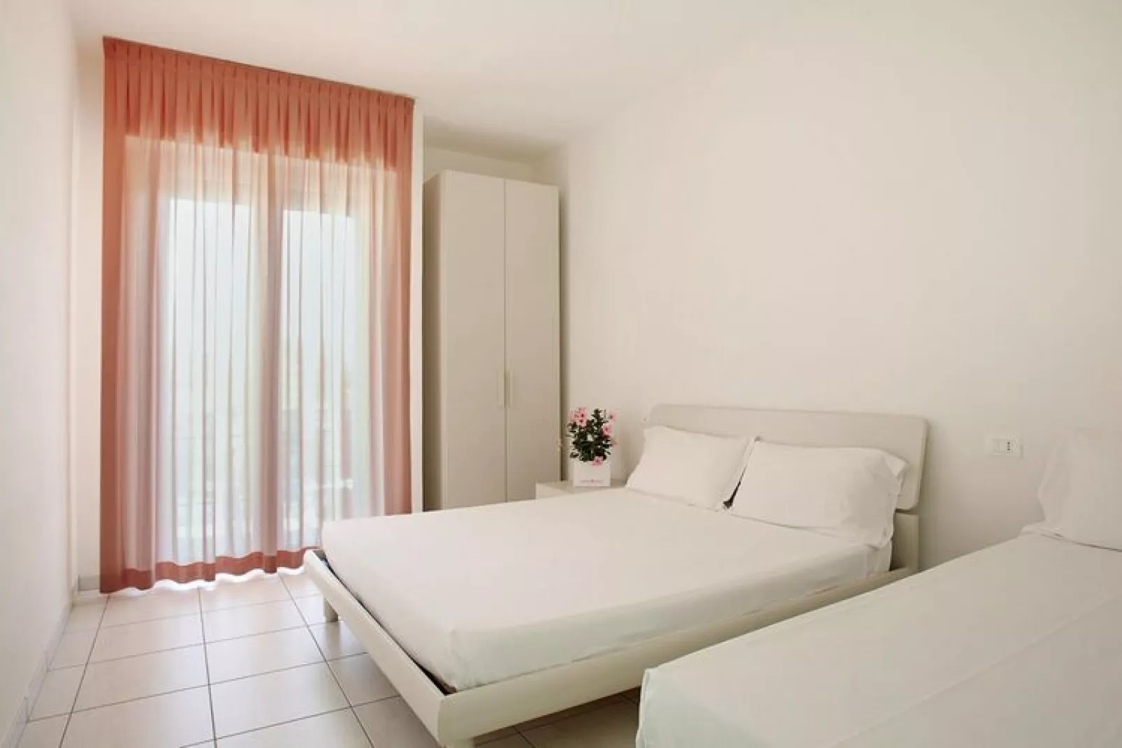 Residence Miriam Pietra Ligure - B5 SUP/B5S renoviert in 2014-Bedroom