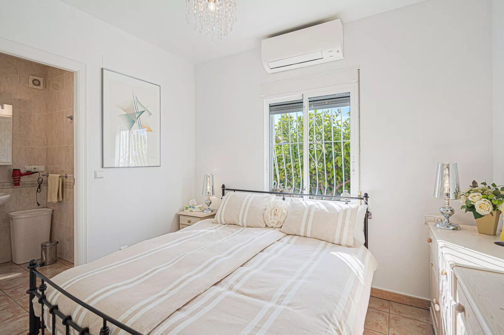 VILLA BUSOT-Bedroom