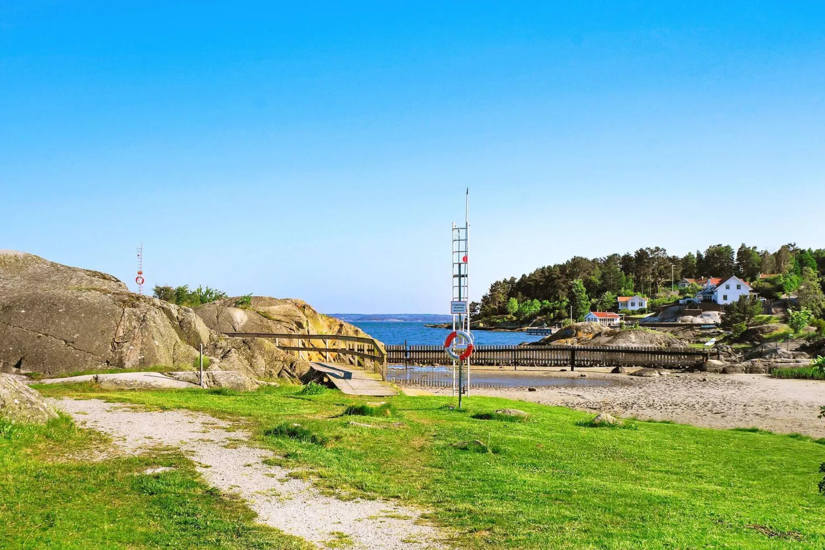 Seaside Charm in Hoviksnas-By Traum-Not tagged